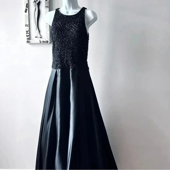 Vintage Victoria Black Silk Beaded Sequin Ball Gown Evening Dress Size 10 - Picture 4 of 15